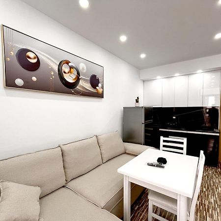 Kam Apartments In The City Center Vlorë Exteriör bild
