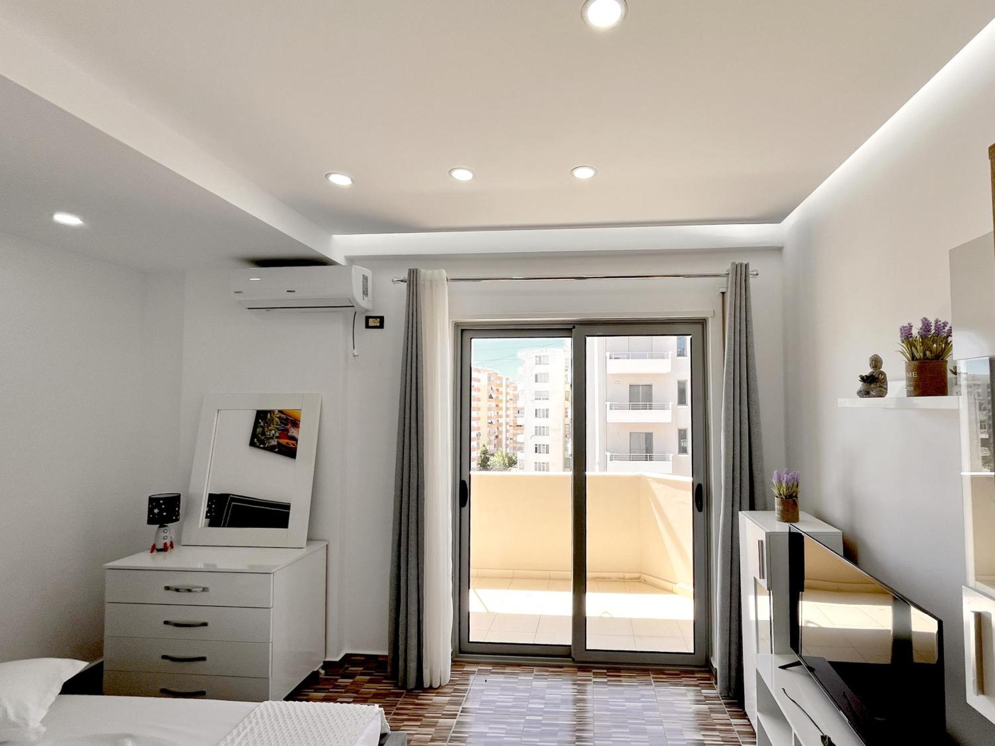 Kam Apartments In The City Center Vlorë Exteriör bild