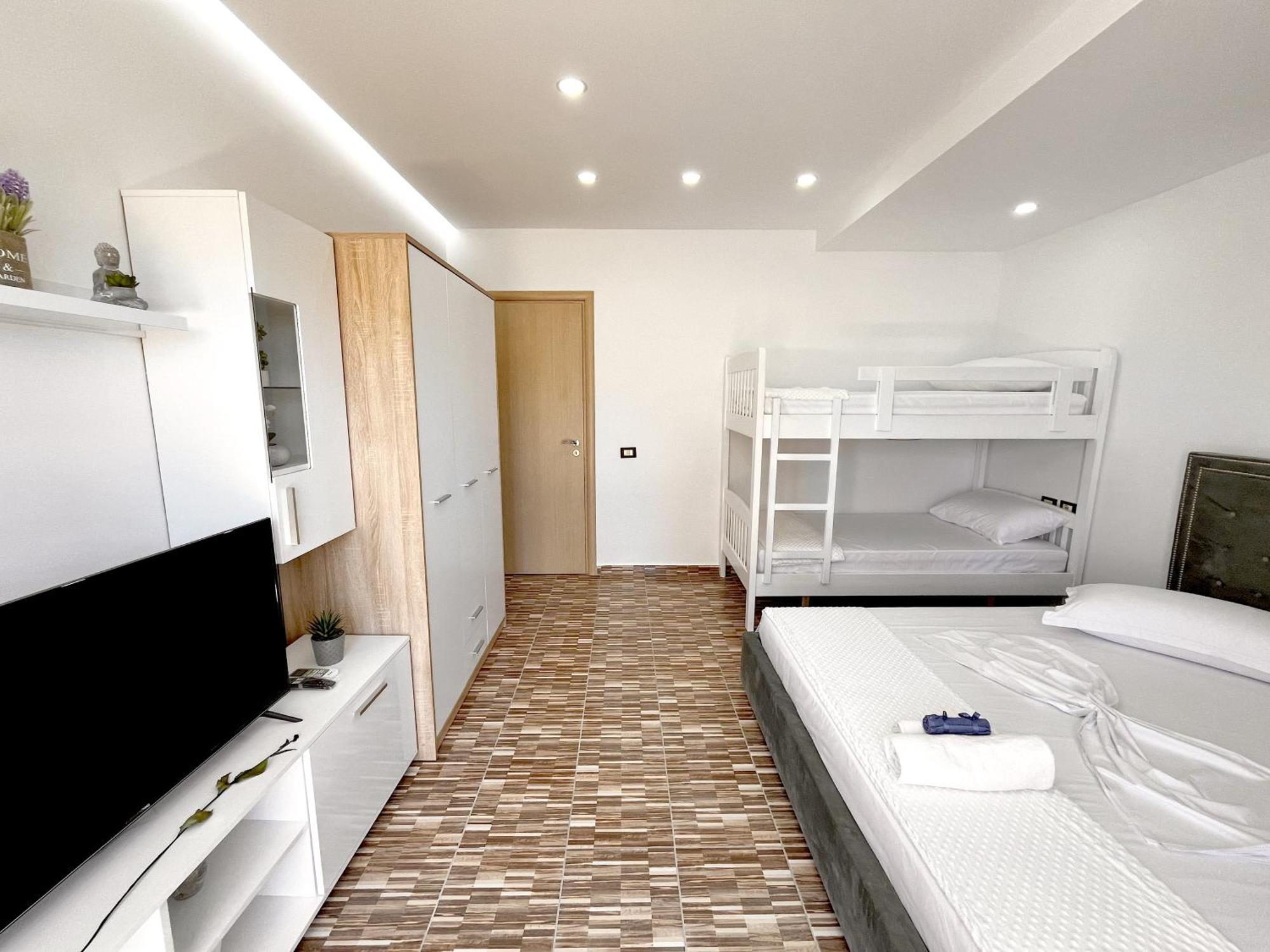 Kam Apartments In The City Center Vlorë Exteriör bild