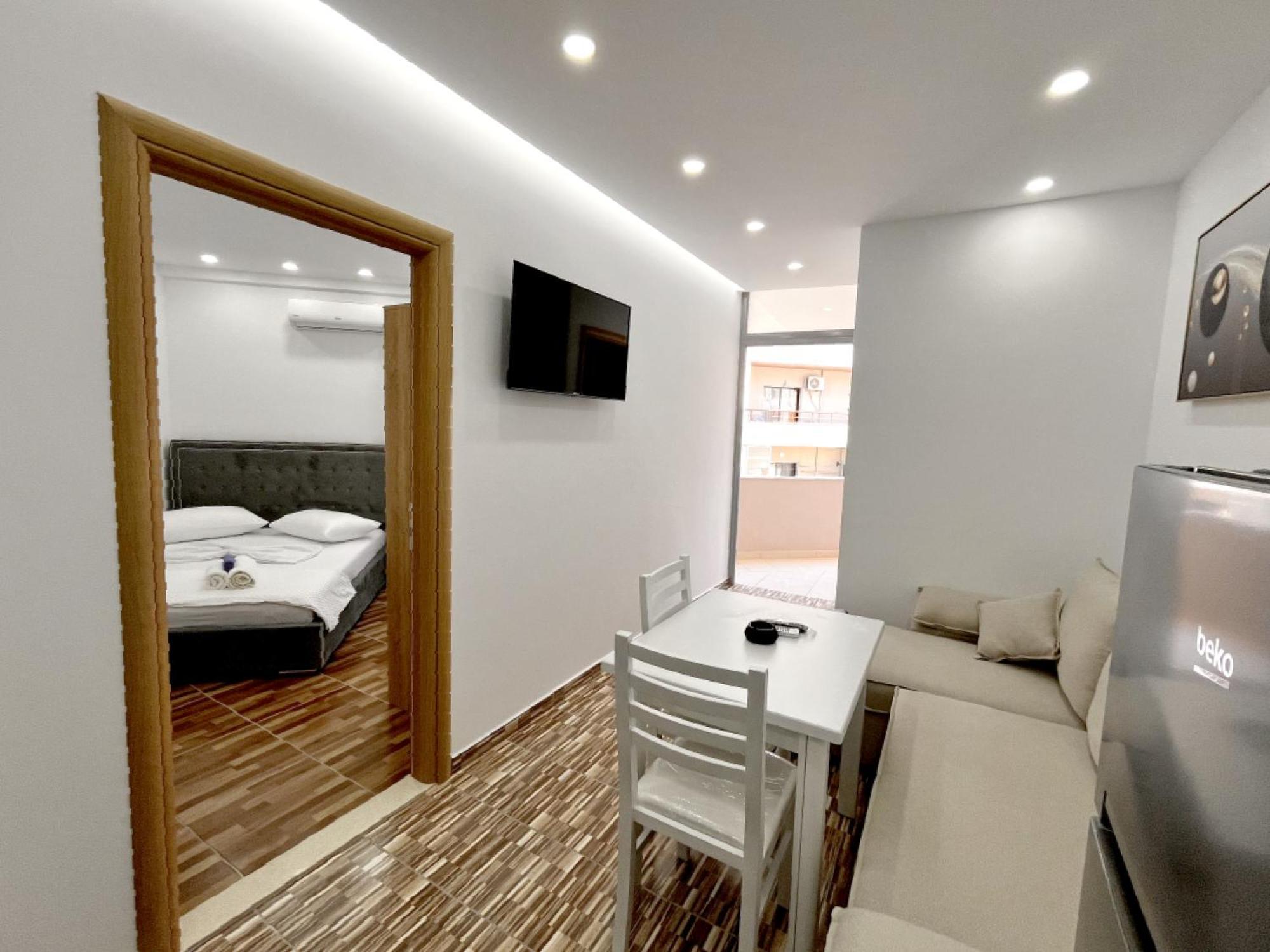 Kam Apartments In The City Center Vlorë Exteriör bild