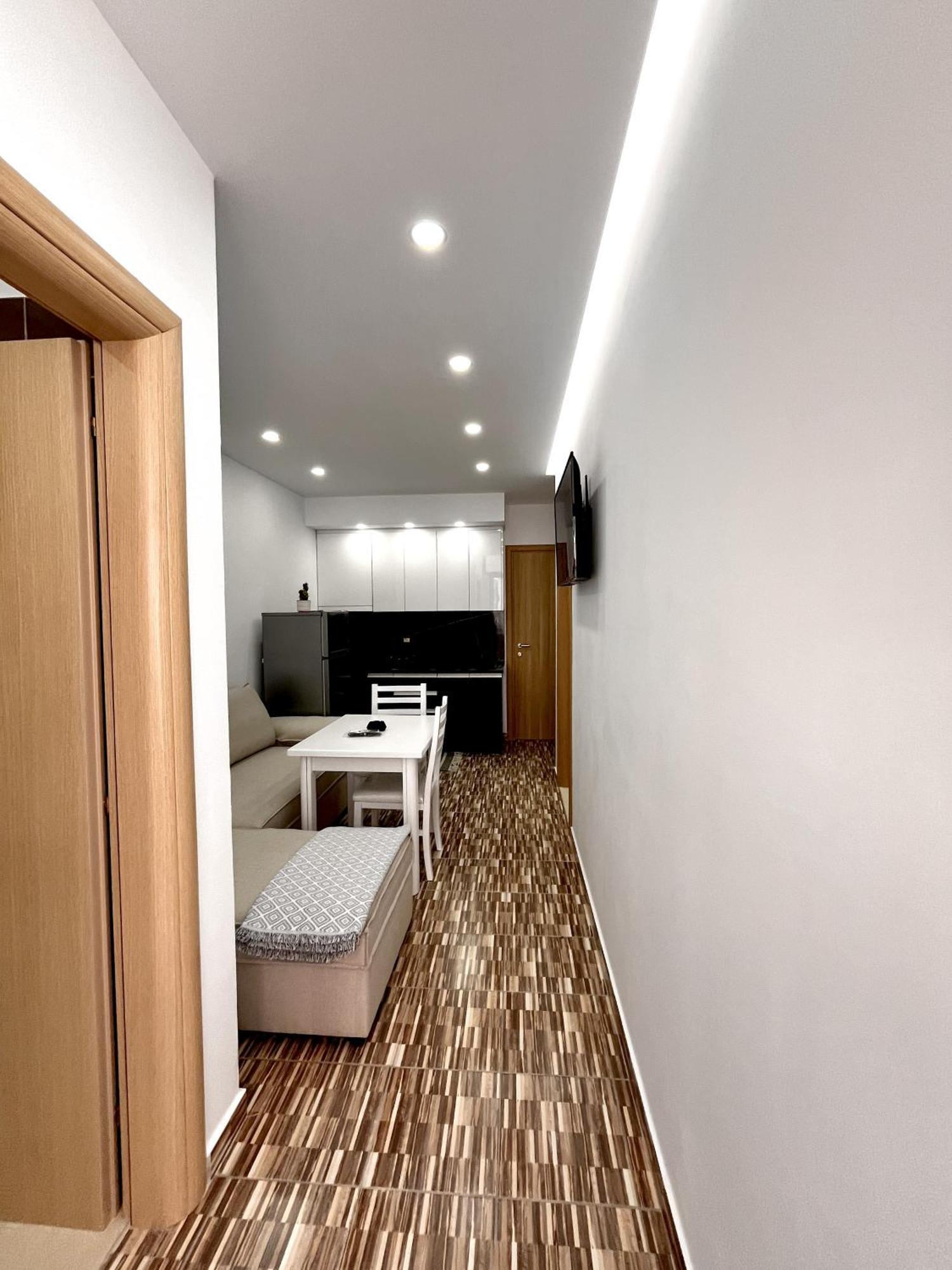Kam Apartments In The City Center Vlorë Exteriör bild
